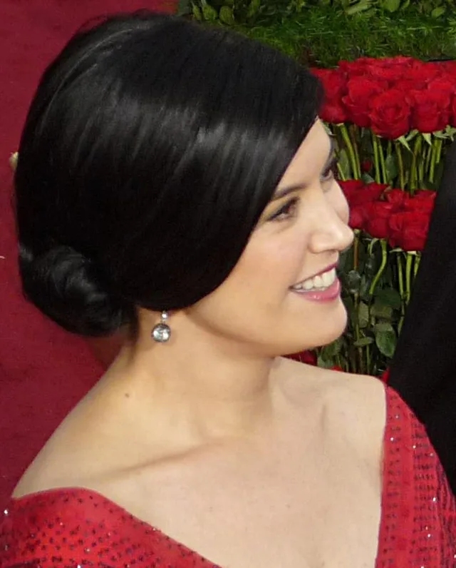The actress Phoebe Cates arriving at an awards ceremony in 2009.