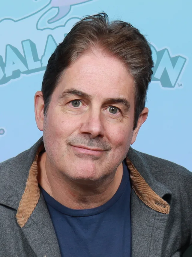 Zach Galligan posing for a photograph at a fan convention in 2024.